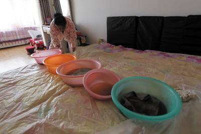 高邑楼上漏水，住户失联，小区没物管，业主维权难！律师来支招……